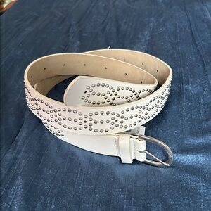 Kohl’s white stud belt size 1X